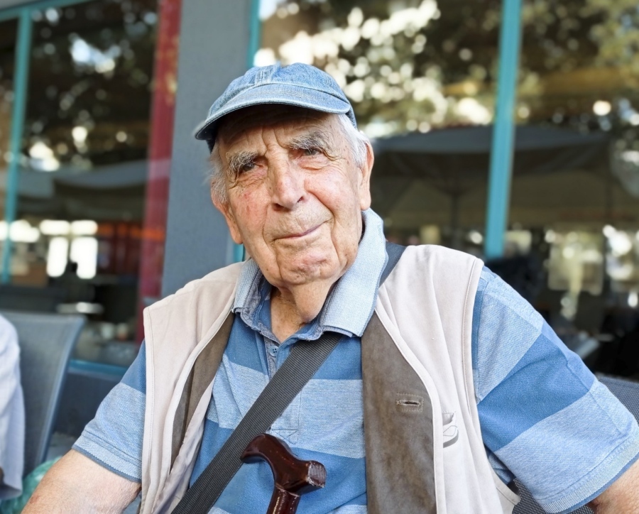 93-годишният Борис Резов ни кани на изложба